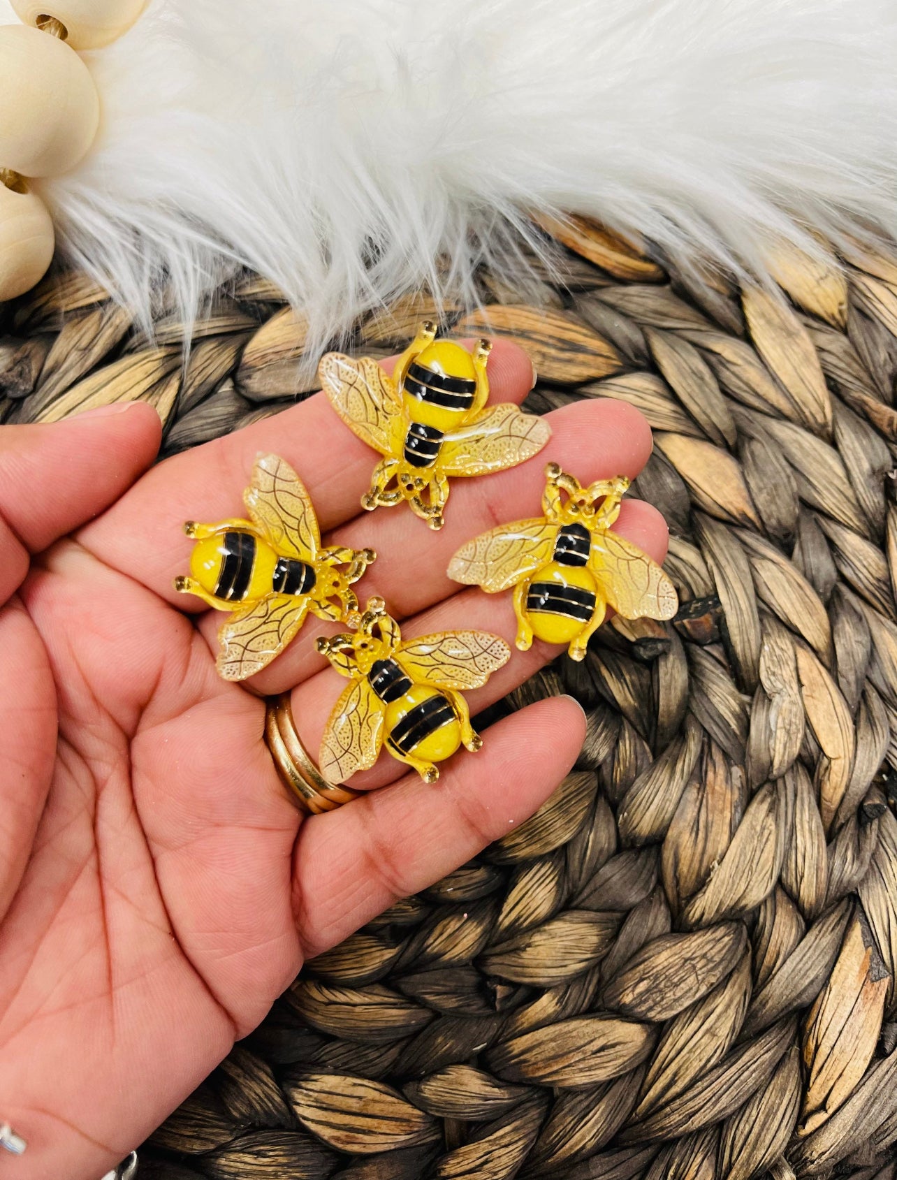 Resin bee/ small bee