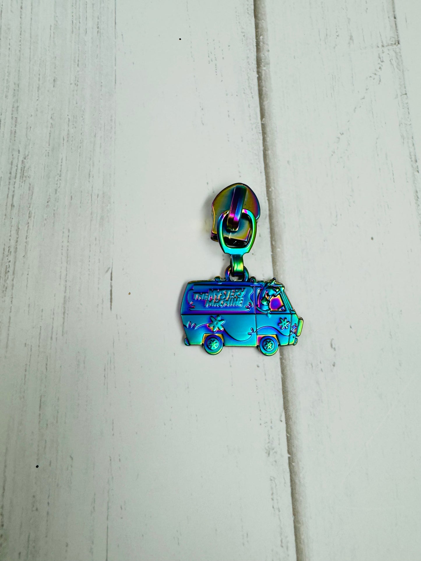 Scooby van zipper pull